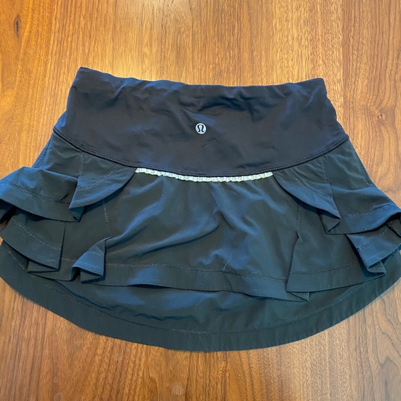Lululemon cycling skirt black size 4 - Picture 2 of 3